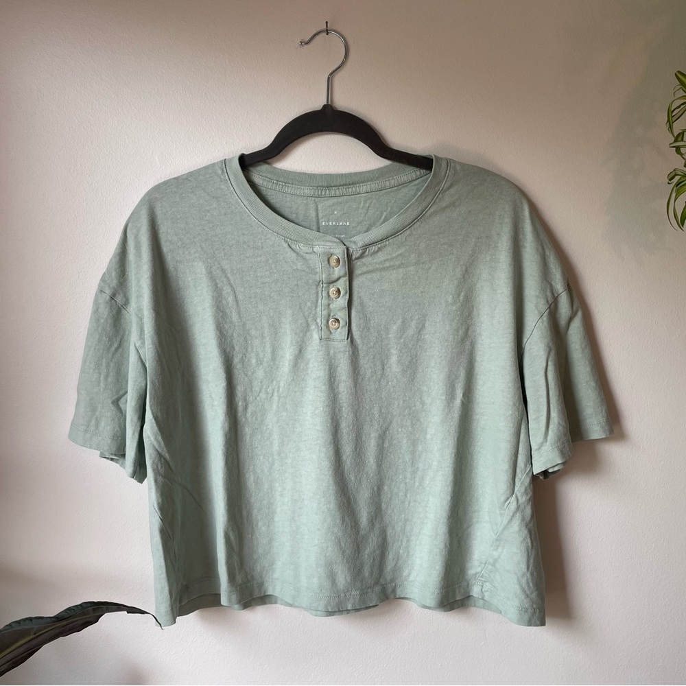 Everlane The Vintage Henley Hemp Tee in “white sage” color, size medium